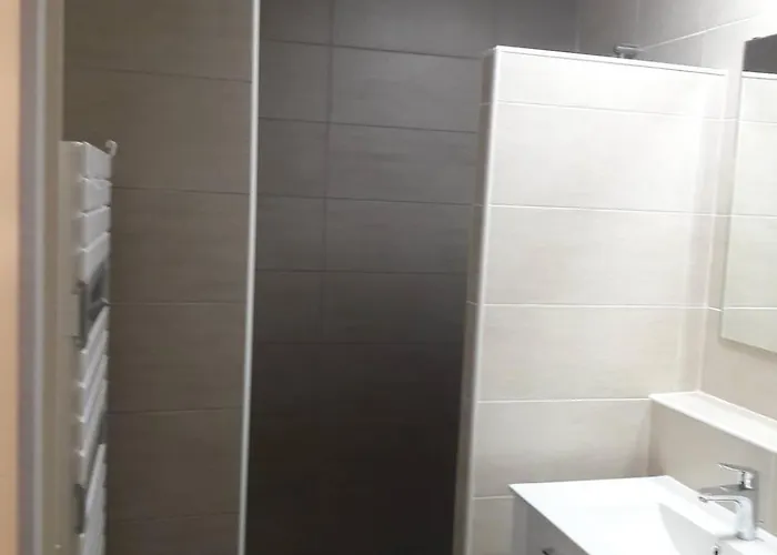 Appartement Appt 2 Pieces 52m² + Loggia 7m² Ref 4023 *